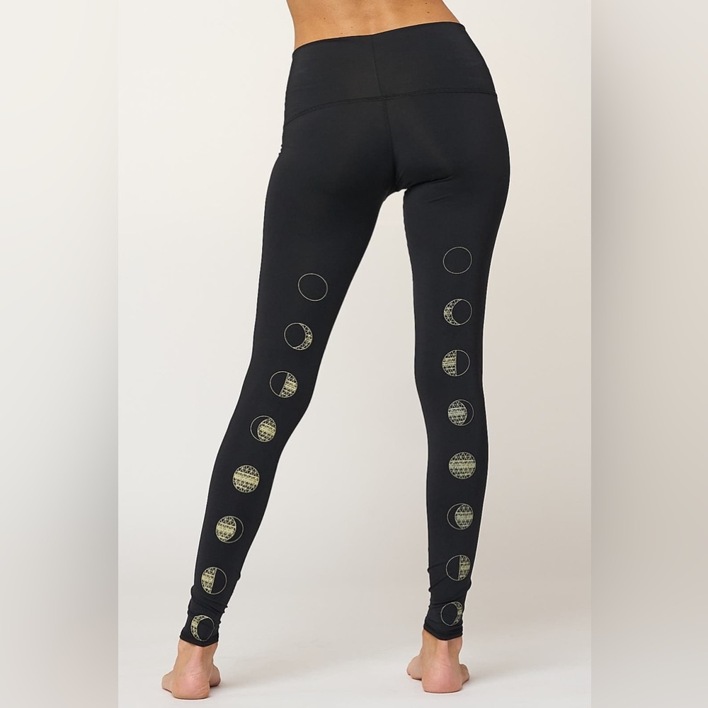 Teeki Moon Dance Hot Pants leggings size small
